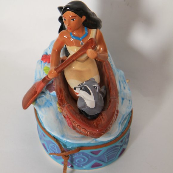 RARE & VINTAGE - Pocahontas & Meeko in Canoe Music Box - Picture 2 of 4